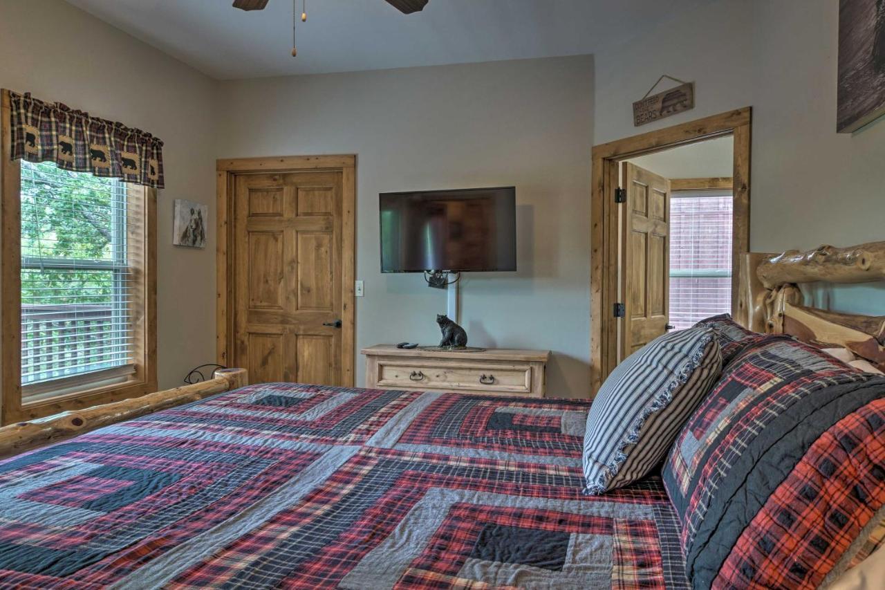 Branson West Cabin With Pool Access And Golfing Exterior photo