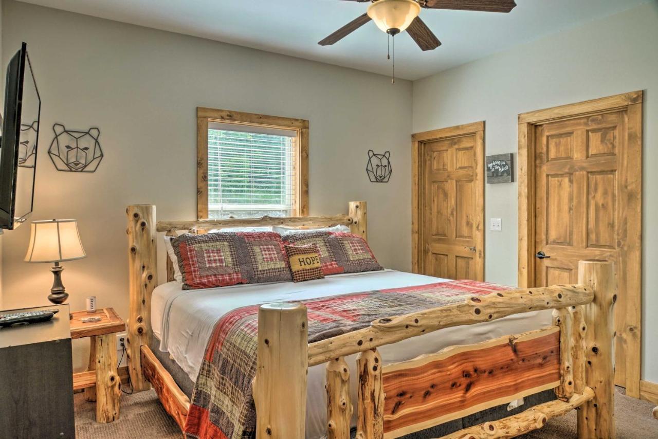 Branson West Cabin With Pool Access And Golfing Exterior photo