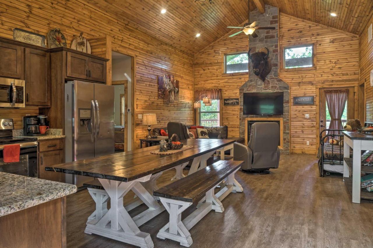 Branson West Cabin With Pool Access And Golfing Exterior photo