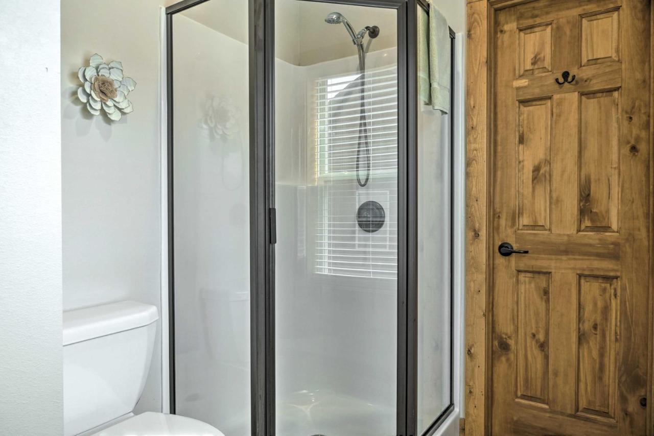 Branson West Cabin With Pool Access And Golfing Exterior photo