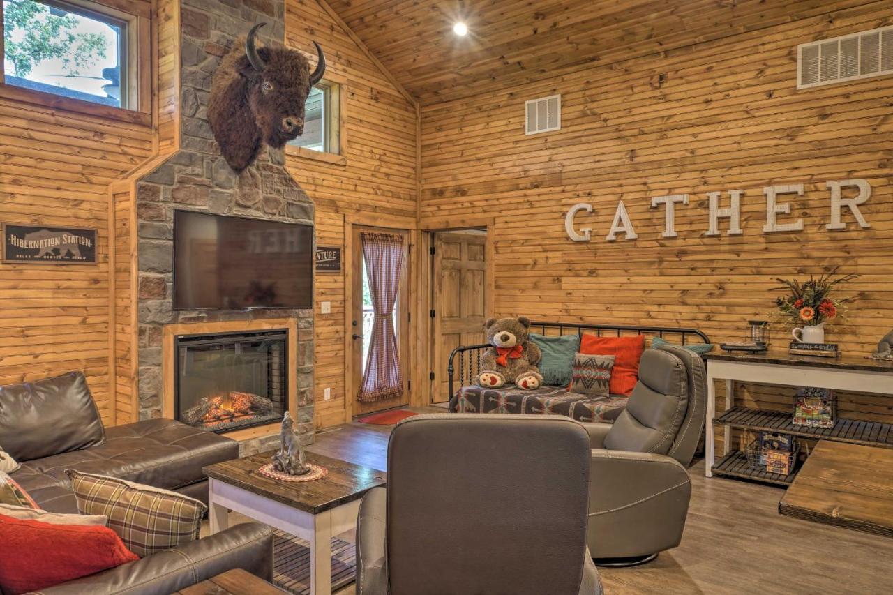 Branson West Cabin With Pool Access And Golfing Exterior photo